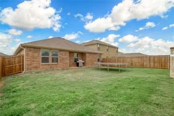 4 bed, 1800 sqft, $2,650 — Photo 3