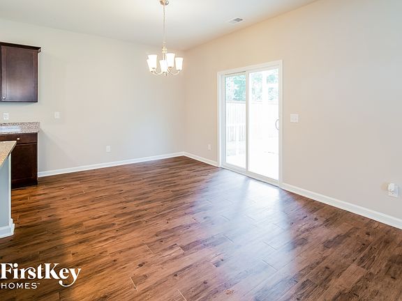5th image of 9660 Roseberry St