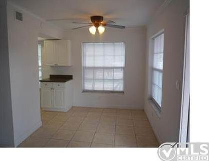 3rd image of 405 Cypress Dr Unit 10