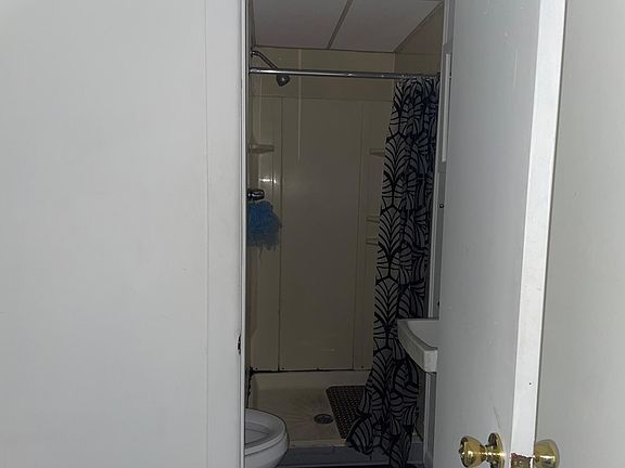 5th image of 1009 N Irving Ave