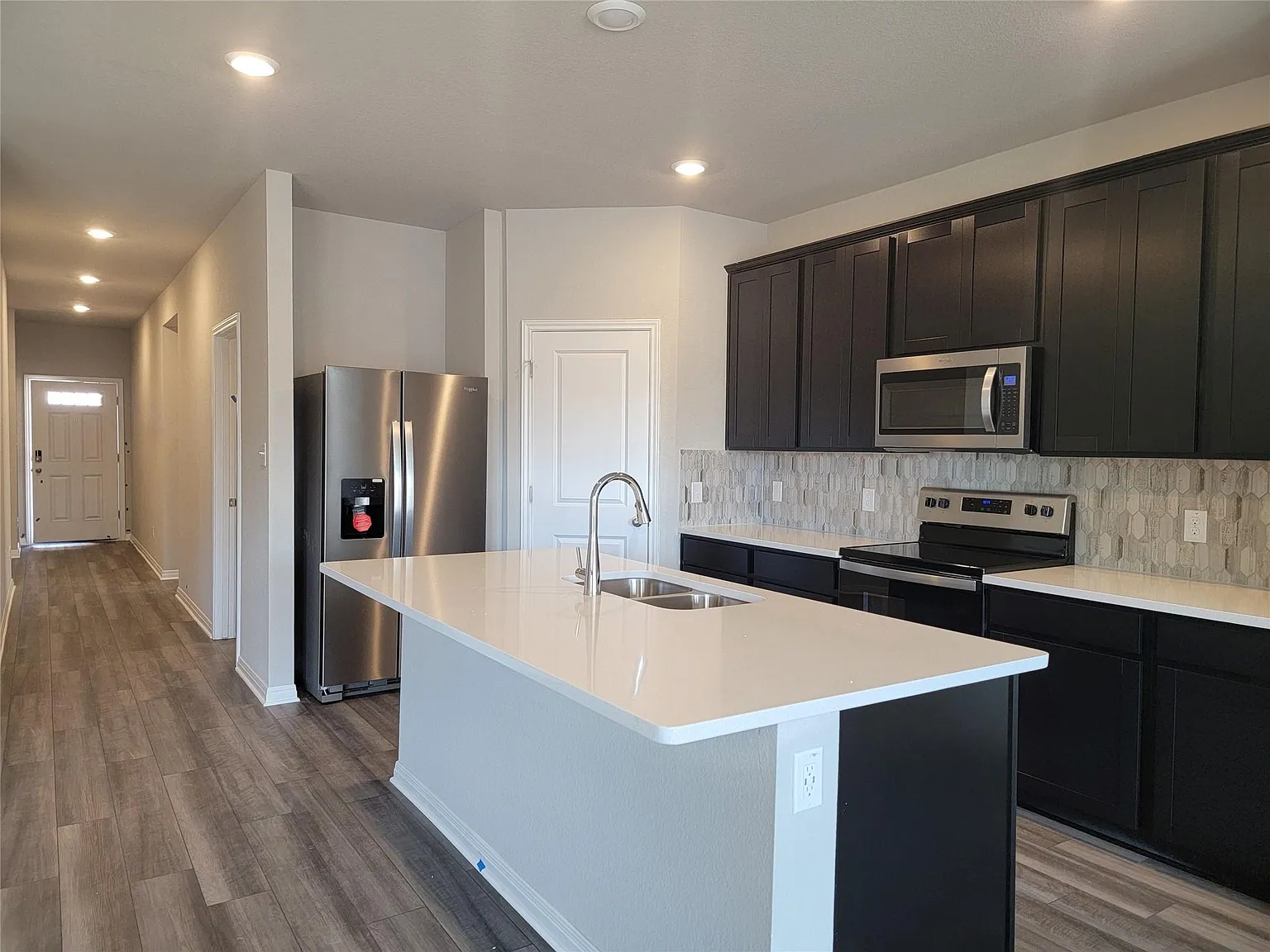 4 bed, 2.0 bath, 1732 sqft, $2,150 — Photo 2