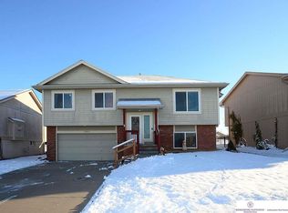 13813 Springview Dr, Bellevue, NE 68133