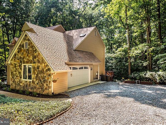 Side load 2 car garage w/workbench area