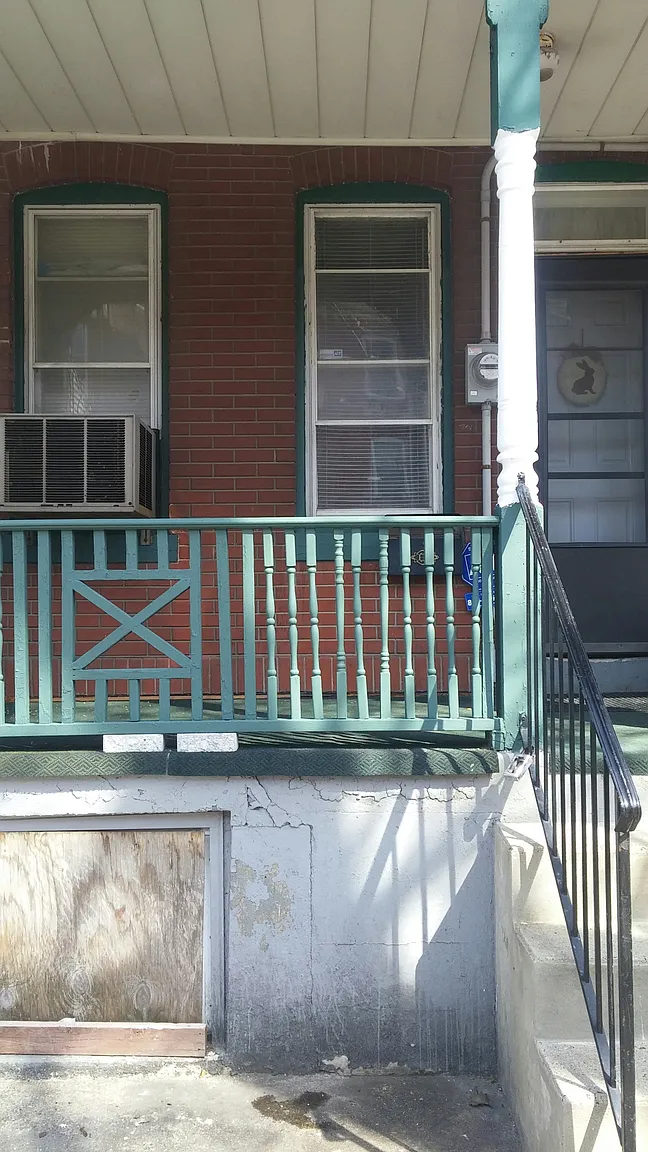 208 Hudson St photo 1