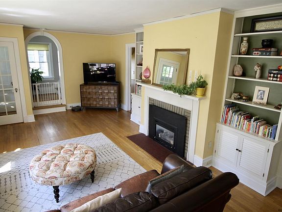 3rd image of 29 Coolidge Ave