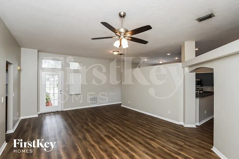 3 bed, 2.0 bath, 2225 sqft, $2,475 — Photo 4