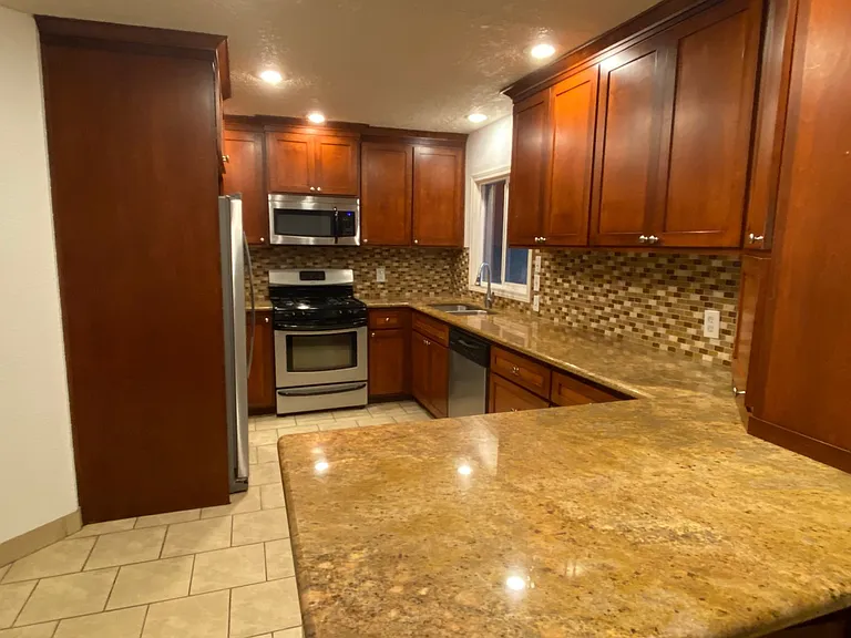 8521 N Gilbert Ave — Photo 2
