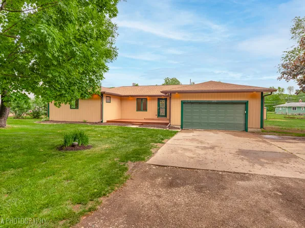 1333 Lund Ave, Algonquin, IL 60102