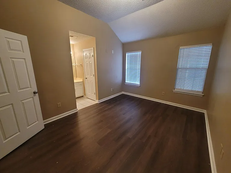 Master Bedroom pic 2