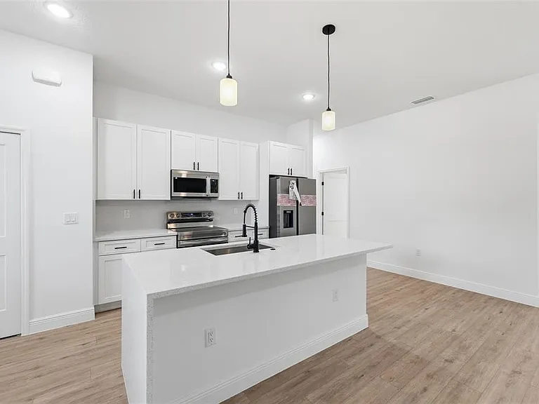 2652 W Paragon Ln — Photo 15