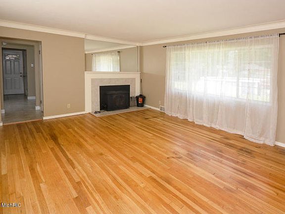 2nd image of 3725 Saratoga Ave