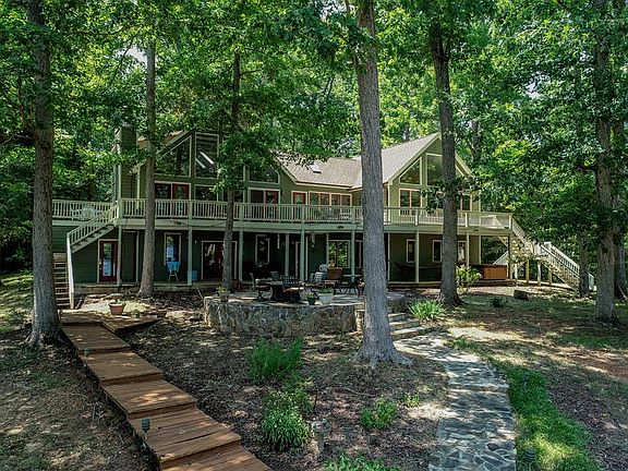 4th image of 128 Brooks Ct