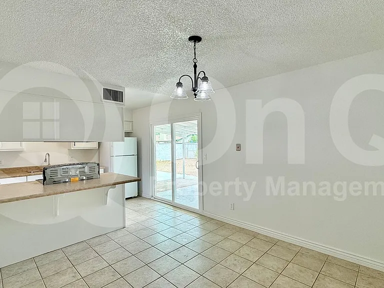 1043 E 10th Ave — Photo 5