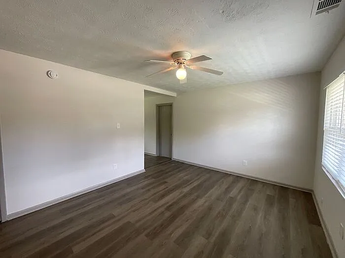 8919 Yarmouth Dr — Photo 5