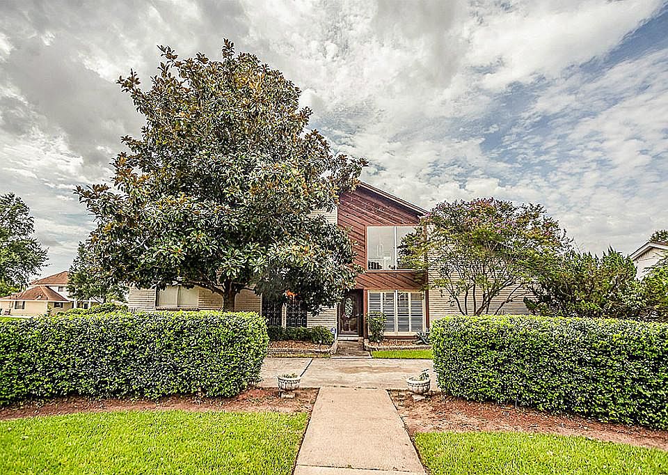 Nice, large corner lot in well established neighborhood.