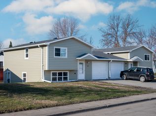 627 41st Ave S, Grand Forks, ND 58201
