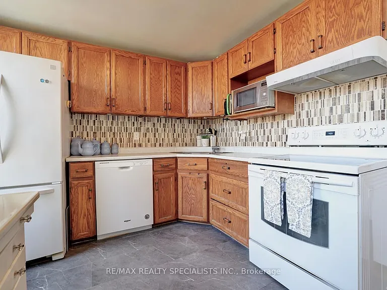 17 Foster St — Photo 16