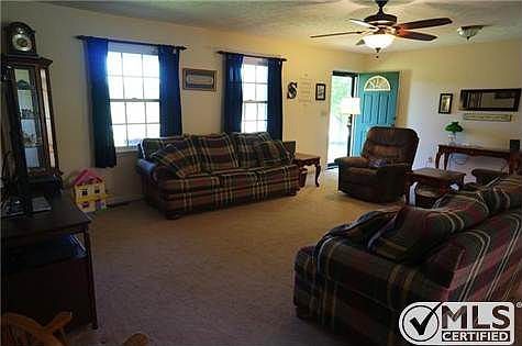 4th image of 872 Smith Ave