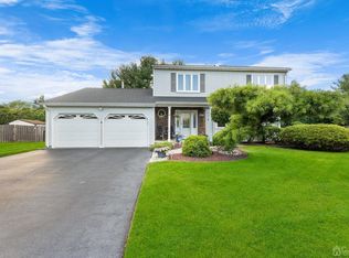 8 Wetherhill Way, Dayton, NJ 08810