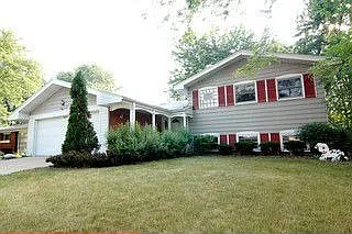 2S152 Glen Ave photo 1