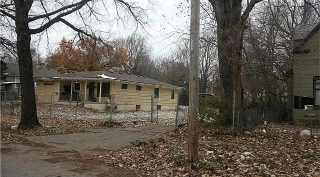 2nd image of 3720 Roberts St