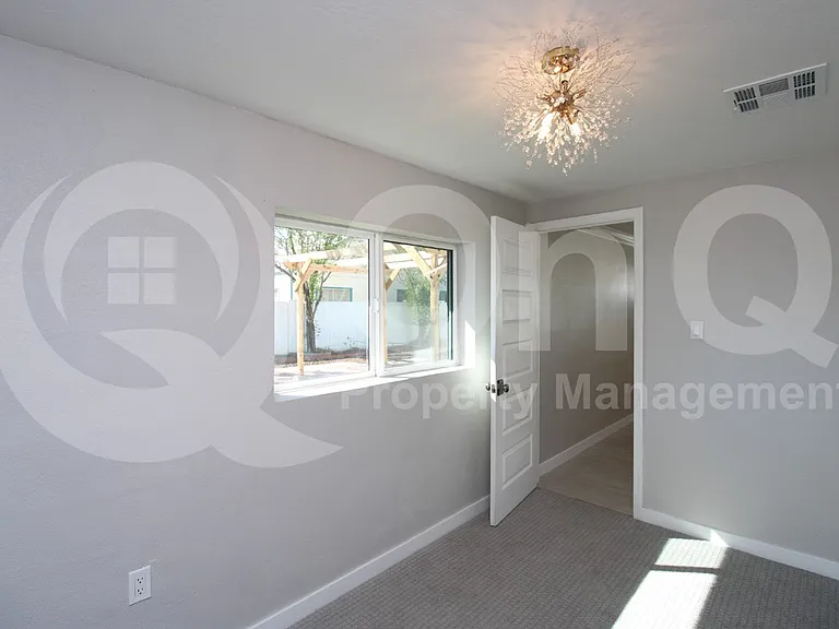 1321 E Willetta St #B — Photo 4