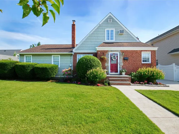 711 Roosevelt Street, Franklin Square, NY 11010