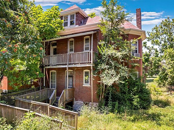 4th image of 1912 E Adelaide Ave