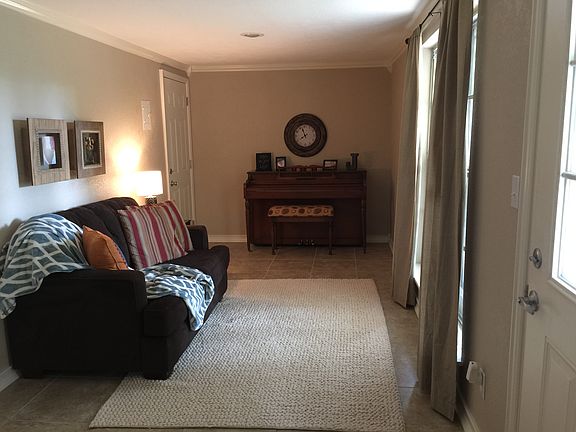 4th image of 305 E Hope Dr.