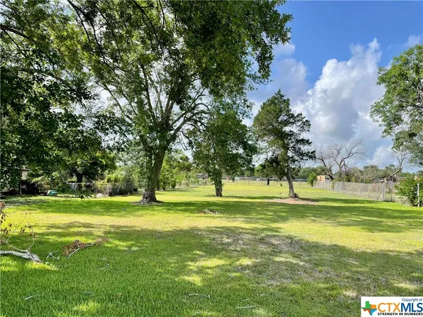 3605 Lone Tree Rd, Victoria, TX 77901