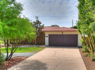 107 Coral Ln, Galveston, TX 77550