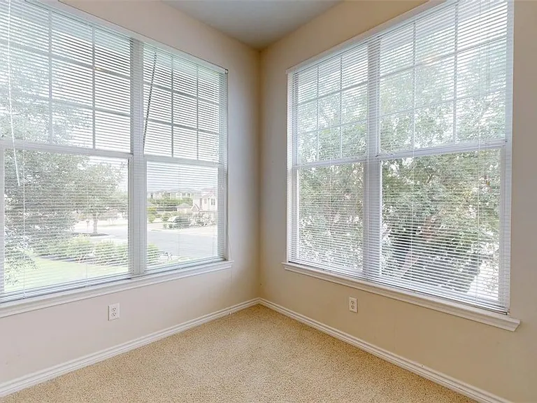 4307 Spring Hill Dr — Photo 11