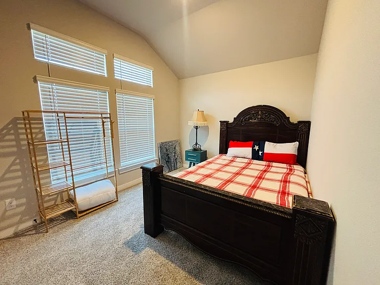 417 Rose Ave — Photo 5