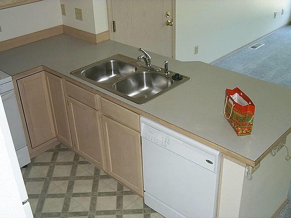 2nd image of 1615 Bellevue Way NE APT 02