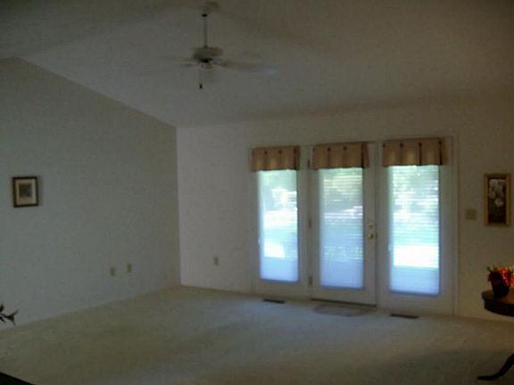 4th image of 1167 Westwood Dr