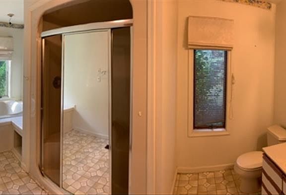 5th image of 135 Lakeside Dr