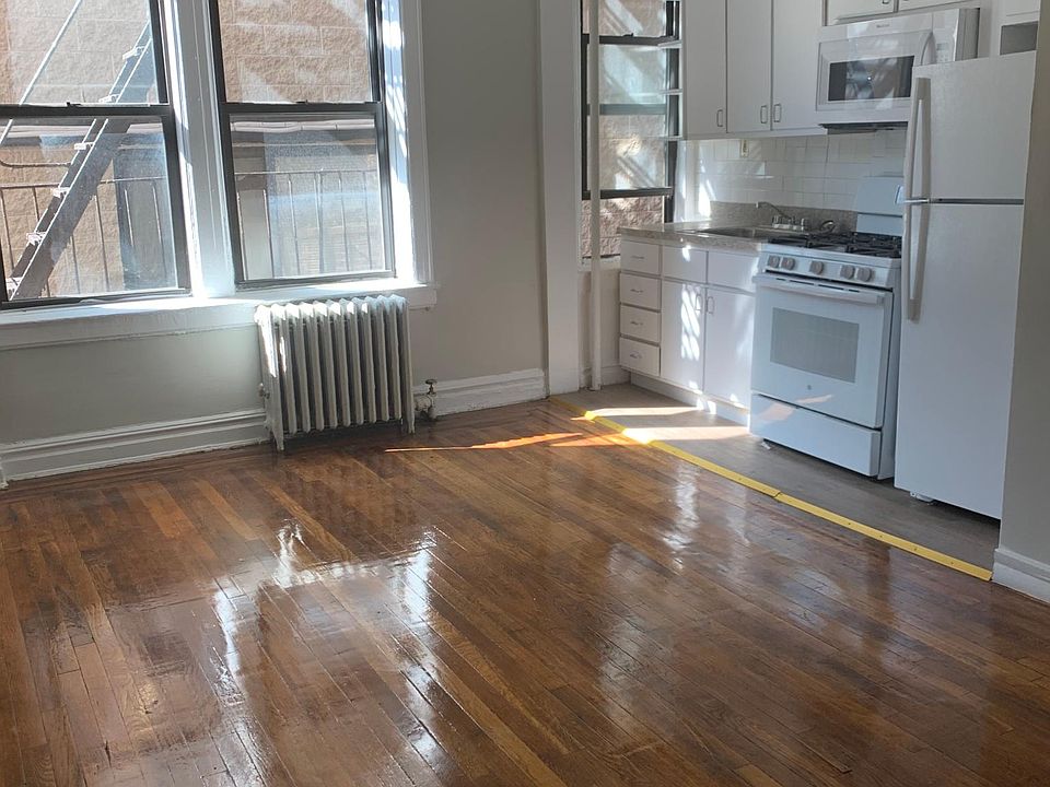 1st image of 14030 Beech Ave #40