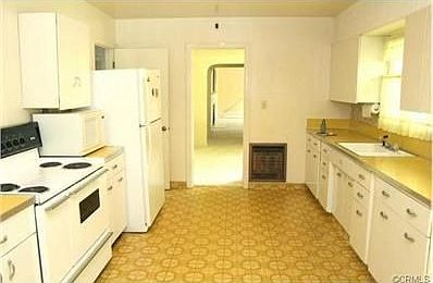 5th image of 220 W Sierra View Dr