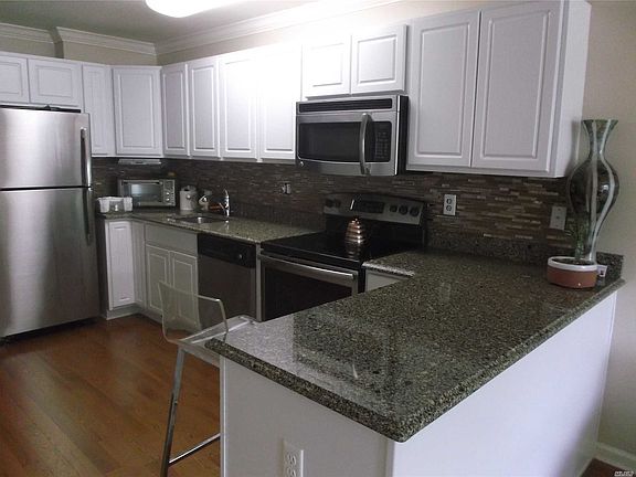 5th image of 717 Willow Ln #717