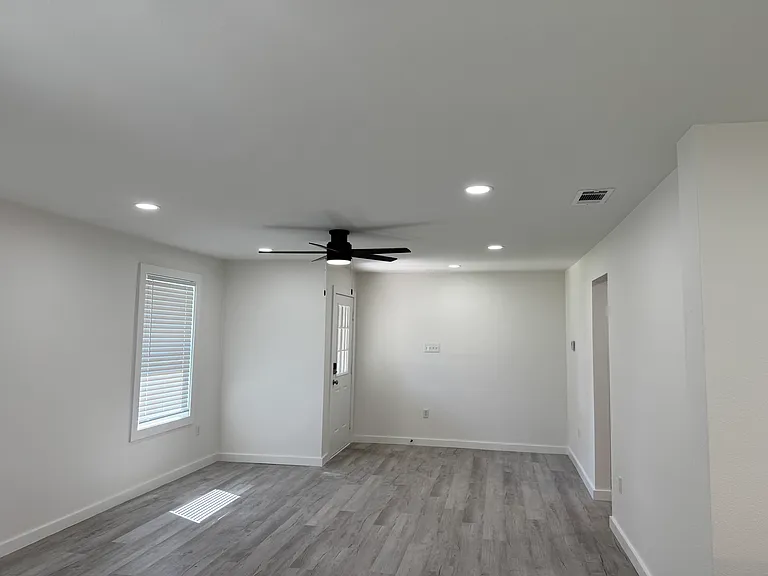 310 Sunset Ct — Photo 7