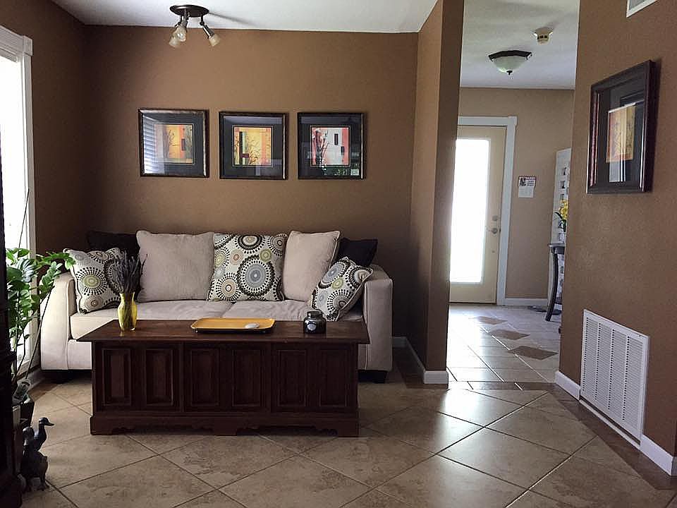 Front entrance (Foyer)