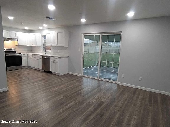 5th image of 3172 Barna Ave