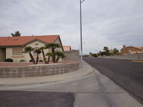 3rd image of 9010 Kingsdale Ct