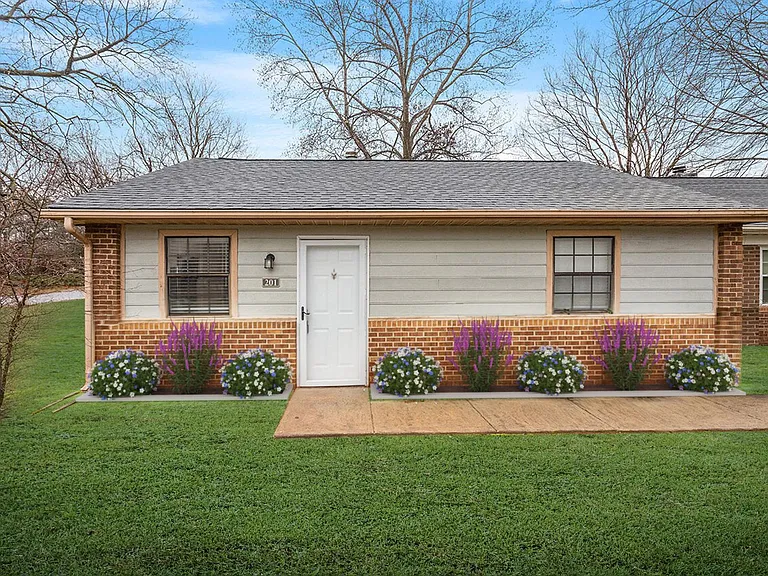 201 Kentucky Dr — Photo 10