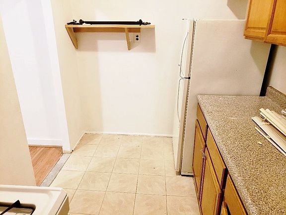 4th image of 2168 35th St APT 4H