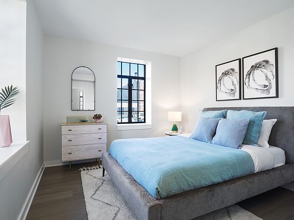 5th image of 2948 N Clybourn Ave APT 401