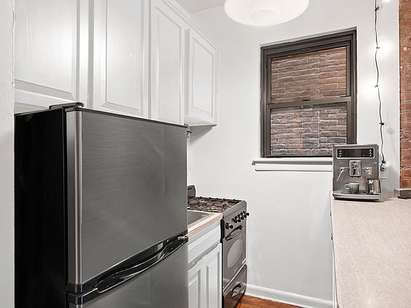 3rd image of 235 E 51st St APT 4c