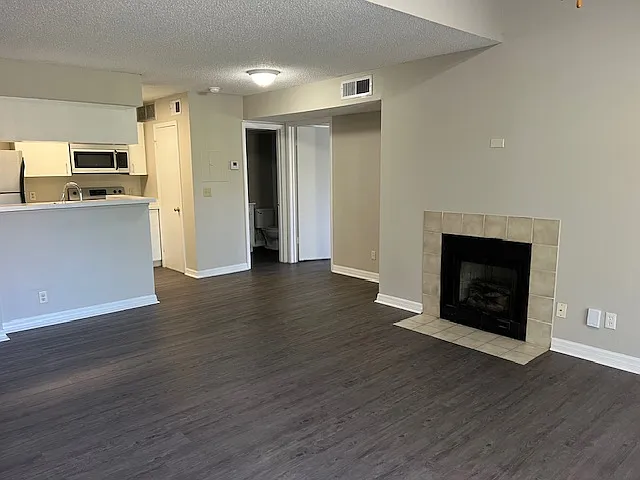 302-390 Lake Placid Ct #302