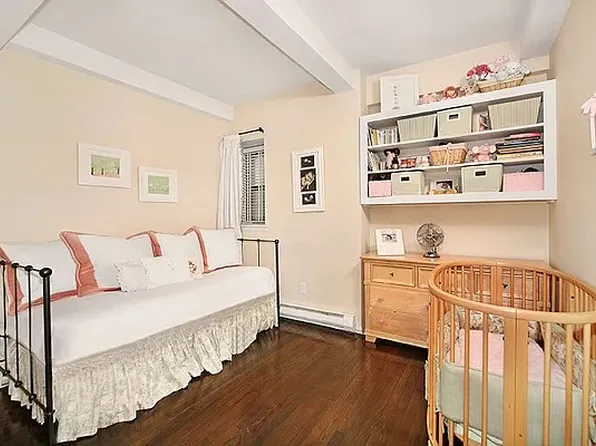 425 West 24th Street image 5 of 6