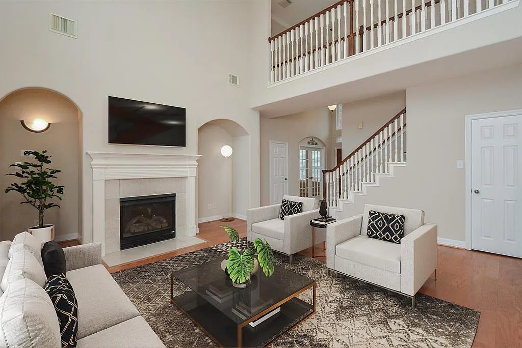 4 bed, 3.5 bath, 2989 sqft, $2,850 — Photo 1